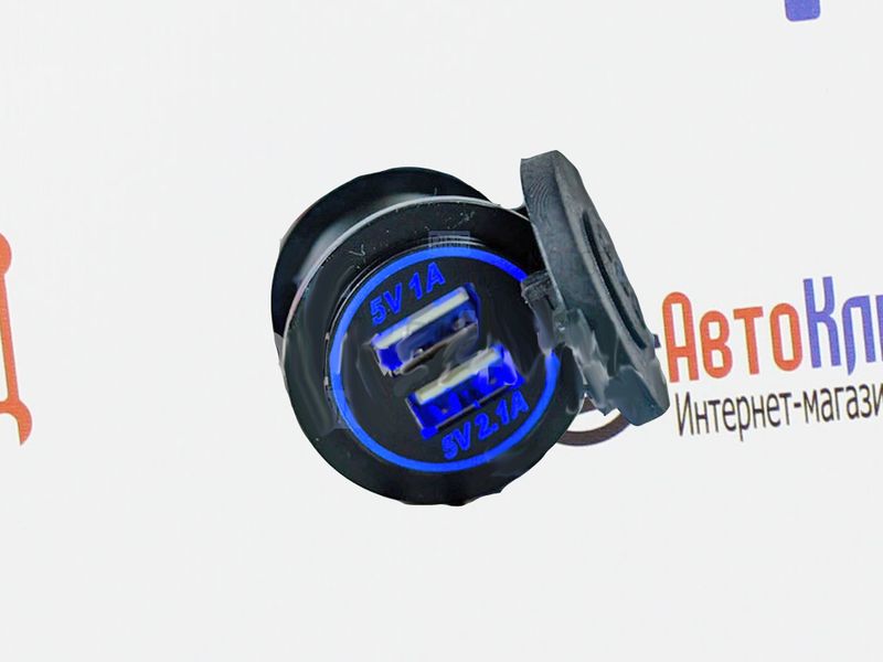 USB адаптер на 2 слота от прикуривателя автомобиля с синей подсветкой