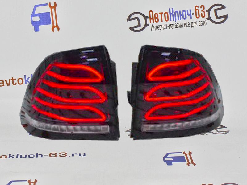 Задние черные светодиодные фонари на Лада Приора в стиле AMG