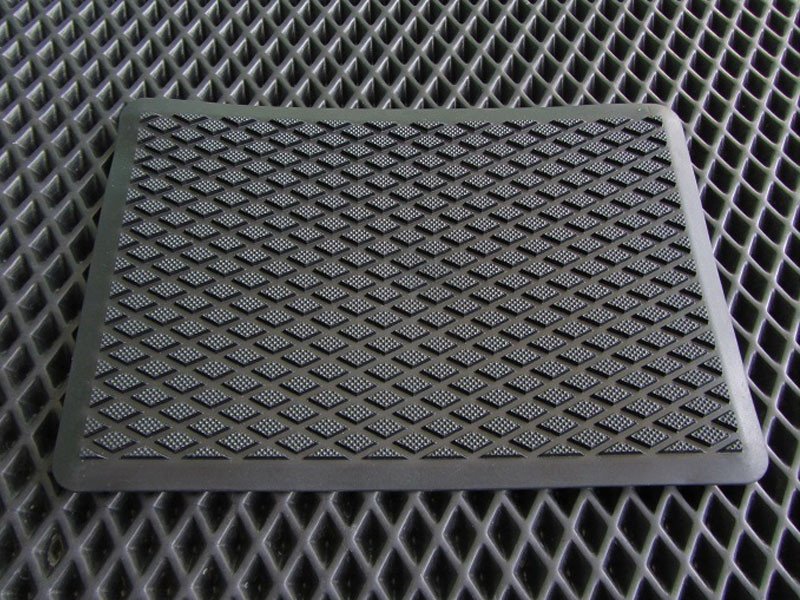 Резиновый подпятник на EVA-ковер водителя